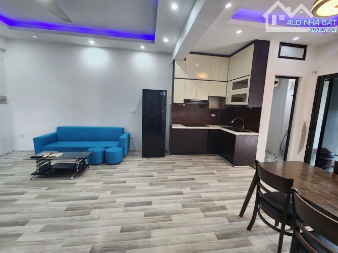 Cho thuê nhà Trần Quốc Hoàn, khu phân lô, ôtô đỗ cửa, thông sàn, 45m, 5 tầng, 18tr