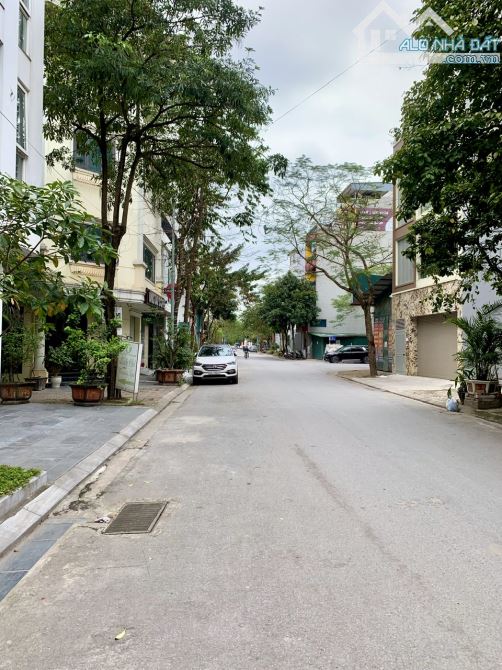 Bán đất đấu giá Việt Hưng, gần Vinhomes, 80m2, mặt tiền 5m, đường rộng, dân trí cao - 1