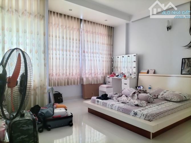 Bán Nhà Hẻm Oto Tránh Trương Công Định, 85m2, 4 Tầng Hoàn Công Đủ, Ngang Lớn - 1