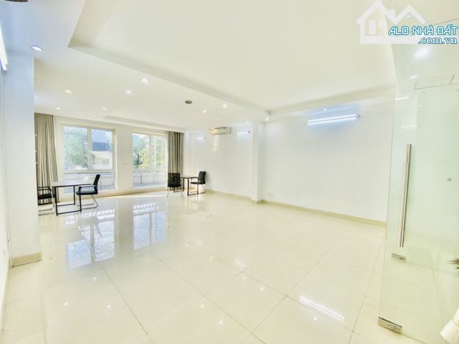 Cho thuê VP tại 121 Thái Hà, Đống Đa 110m2 thông sàn mới view thoáng - 2