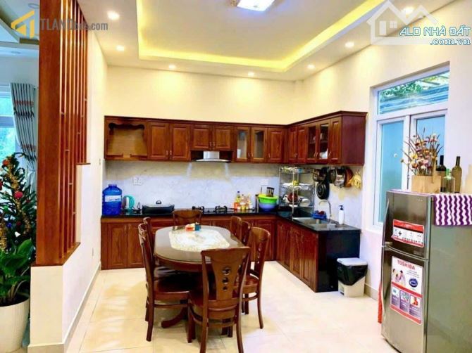 VIILA HẺM ÔTÔ ĐƯỜNG VẠN HẠNH NGANG 9M7 -DT 93M2 GIÁ 7.4 TỶ KHU VỰC NHIỀU VILLA NGHỈ DƯỠNG - 2