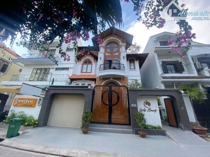 Cần bán gấp Biệt thự đkhu VIP Nguyễn Trọng Tuyển 8x22m, trệt 2 lầu chỉ 36 tỷ