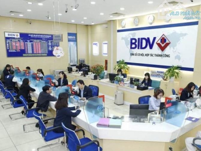 Bán nhà mặt phố Xuân Thủy, Cầu Giấy 375m2, 5 tầng, cho thuê 250 triệu/ tháng, chỉ 90 tỷ.