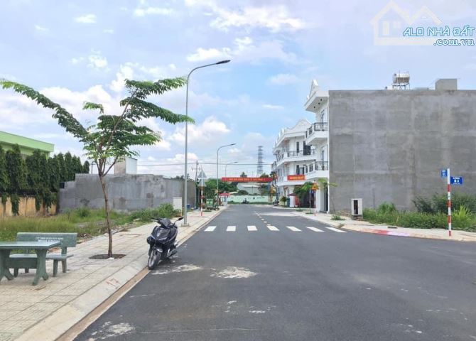 Lô đất nằm đối diện trường tiểu học Tân Bình - 1