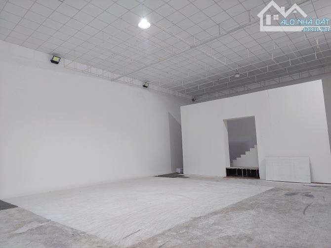 Cho thuê nhà xưởng quận 7 DT 500m trần la phông cao 7m làm studio, văn phòng, kho xưởng. - 2