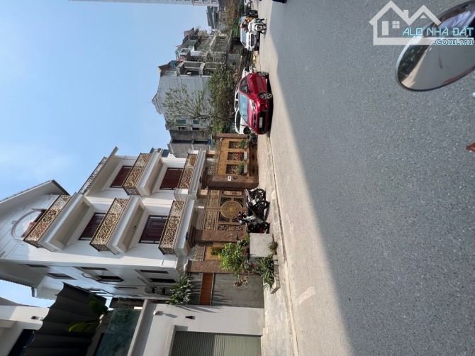 Siêu phẩm, BT Mễ Trì 105m x 5T, mt 8,8m, vỉa hè ô tô tránh, thông ô bàn cờ, gần phố 16,5tỷ