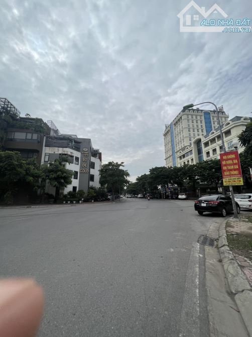 RẤT HIẾM BÁN ĐẤT MẶT PHỐ HOÀNG NHƯ TIẾP LONG BIÊN 100M-C4-5MT. 26,5 TỶ DÒNG TIỀN VÀNG