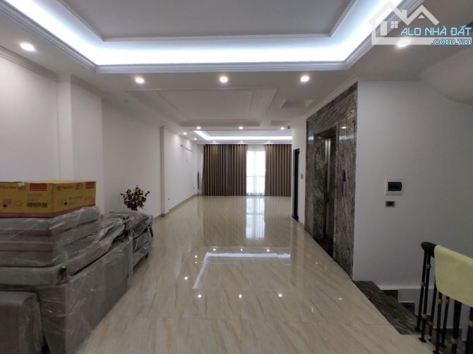 Bán nhà Lạc Long Quân, Tây Hồ - Ô tô tránh, kinh doanh 70m2 giá 26 tỷ - 10