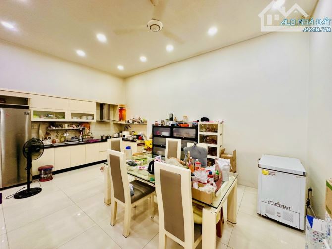 Bán nhà hẻm 8m Lũy Bán Bích Tân Phú 10x20m đúc 2 lầu ST (gần Lương Minh Nguyệt) - 2
