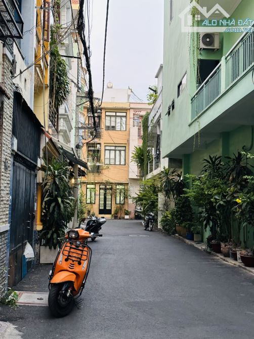 Căn góc ko lộ giới. Thông số vàng 4 x 15. 3 tầng đúc. 5pn. St  ngay Chợ thuốc tây. Q10 - 2