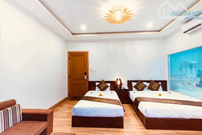 Bán villa mặt tiền đường Cửa Đại trung tâm ở cẩm châu DT: 9x28m, 3 tầng, hồ bơi, 8PN - 3