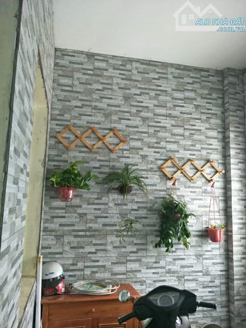 Bán nhà gần 50m2 * 3 tầng mặt ngõ thông rộng 3.2m ngay Quỳnh Cư, Hùng Vương, Hồng Bàng