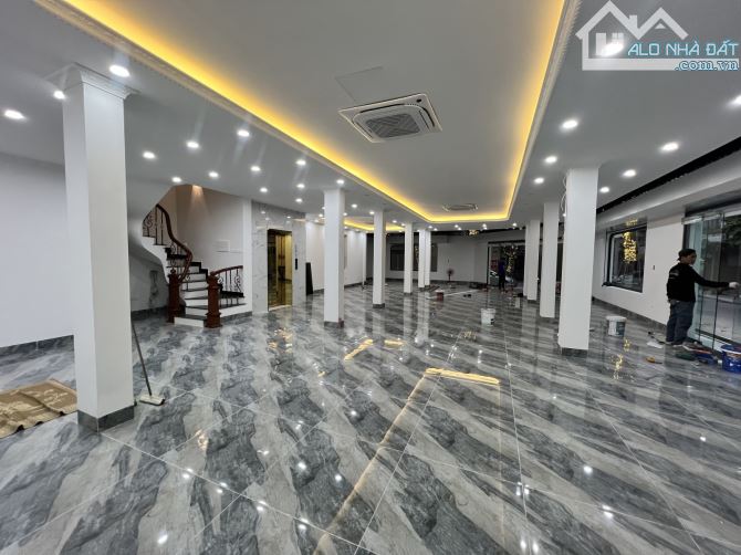 Bán Biệt Thự mặt phố Văn Khê Văn Phú 230m2 4 Tầng mặt tiền 32m hơn 49 tỷ KihDoah ôtô tráh