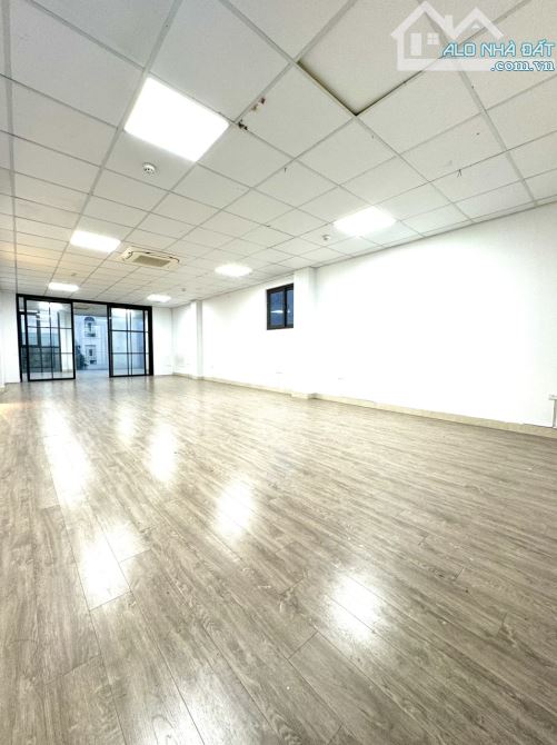 Cho thuê VP tại Tôn Đức Thắng, Đống Đa 110m2 thông sàn mới view thoáng - 1