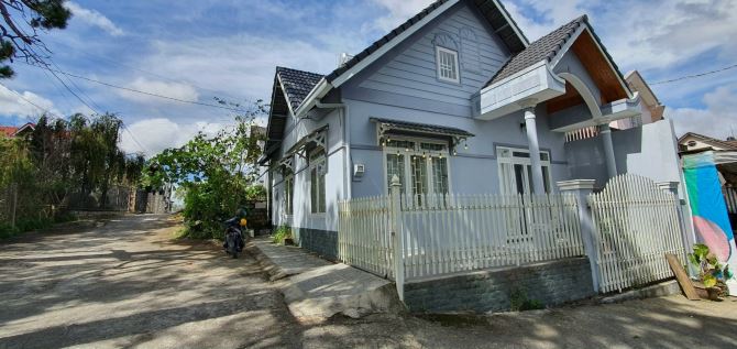 HOMESTAY 2 MẶT TIỀN SIÊU THOÁNG 98M2 SÂN RỘNG ĐƯỢC 3-4 XE Ô TÔ NGAY TRUNG TÂM 8.2 TỶ - 1