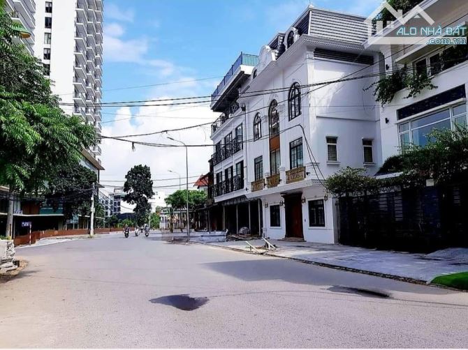 BÁN NHÀ MẶT PHỐ VIP 42 TỶ 52m 5 TẦNG MT 5.4m VỈA HÈ ĐÁ BÓNG KINH DOANH XUÂN DIỆU TÂY HỒ - 1