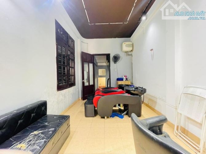 Bán nhà mặt phố Hàng Muối Hoàn Kiếm Dt 20 m2 5 tầng mt 2m9 Giá 14 tỷ lh Huyền. - 1