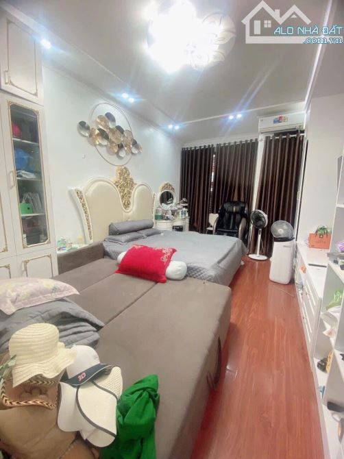 Nhà 4 tầng mặt ngõ Trần Nguyên Hãn. Dt: 62m x 4 tầng. Giá 5.7 tỷ. - 2