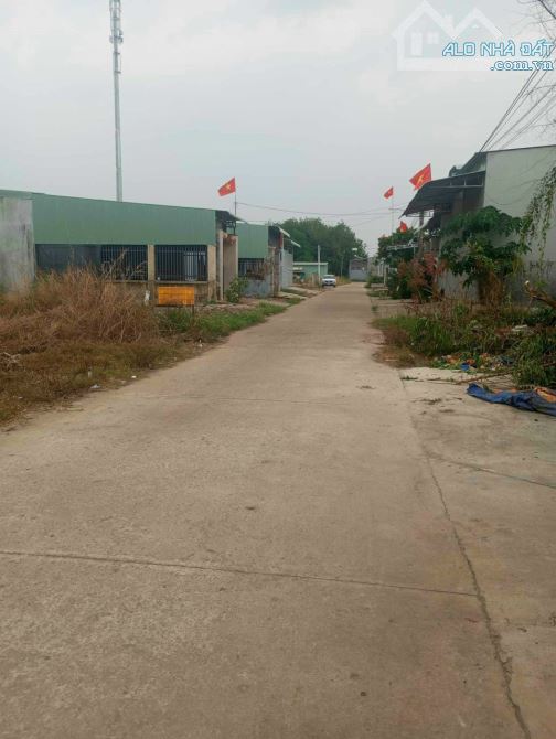 Đất ngộp đẹp ngay khu hành chính Đồng Phú 650tr - 1