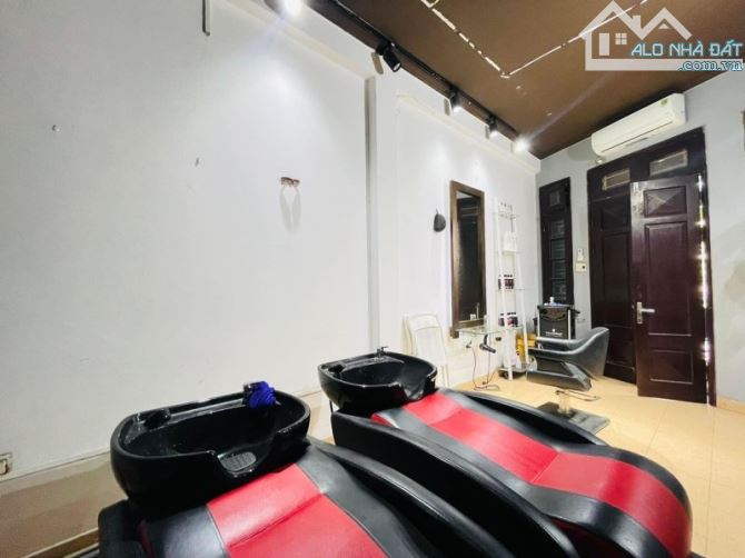 Bán nhà mặt phố Hàng Muối Hoàn Kiếm Dt 20 m2 5 tầng mt 2m9 Giá 14 tỷ lh Huyền. - 2
