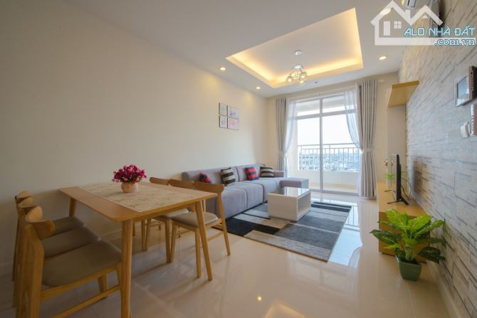 Cần bán gấp CHCC Central Plaza 91 Phạm Văn Hai Q.TB. DT 65m2, 2 phòng ngủ lớn, giá 3,6 tỷ