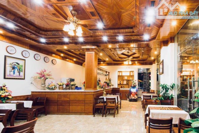 Bán villa mặt tiền đường Cửa Đại trung tâm ở cẩm châu DT: 9x28m, 3 tầng, hồ bơi, 8PN - 5