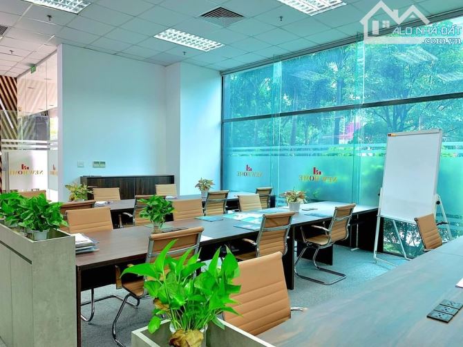 Cho thuê văn phòng tại mặt đường láng hạ sàn 60m2 đẹp rực rỡ thoáng nhiều ánh sáng