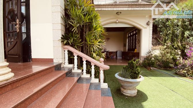 Villa cổ 777m2 mặt tiền ngang 50m gần KDL Hồ Than Thở