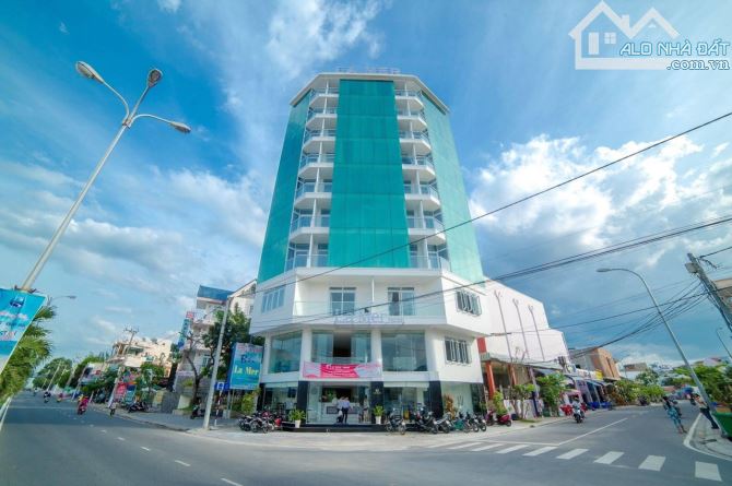 Bán khách sạn View Biển Hòn Chồng 2 mặt tiền đường Phạm Văn Đồng và Đoàn Trần tp Nha Trang