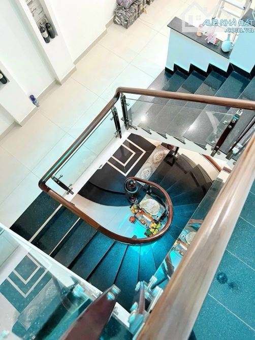 Nhà bán 4.2x29m, 4 tầng, xe ô tô đậu trong nhà, Nguyễn Thị Tần P2 Quận 8 - 11