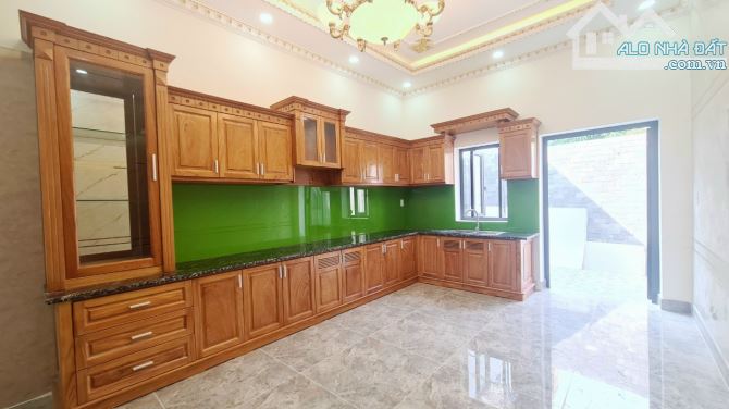 Cần Vốn Bán gấp Nhà Mặt Tiền HXT cách Quốc Lộ 13 80m gần Vạn Phúc City1 trệt 2lầu ST - 2