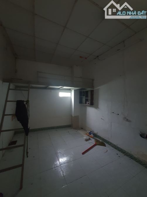 Bán gấp nhà nát ,4x20m,Nhĩnh 80tr/m2,Mặt tiền Lê Lợi P.3 Gò Vấp Gần trường ĐH Công Nghiệp - 2