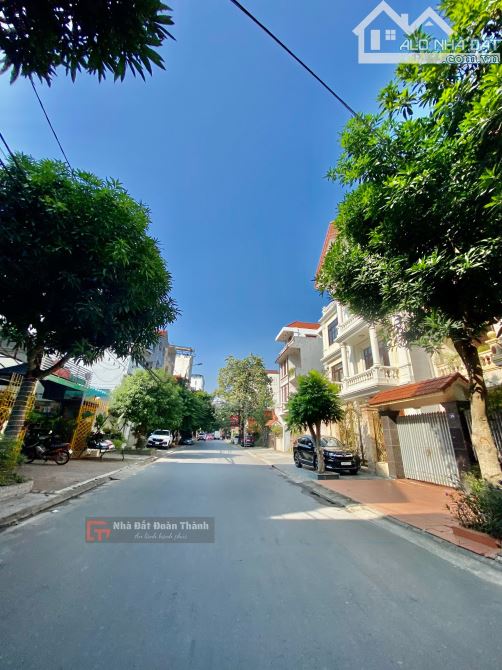 Đất mặt đường Hoàng Thế Thiện 100m2 ngang 6,3m - 3