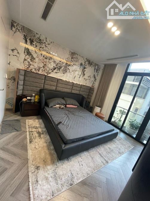 PHỐ VIP GIA THỤY LB NGÕ THÔNG ÔTÔ TRÁNH VỈA HÈ 2 THOÁNG THANG MÁY KINH DOANH. 13,9 TỶ - 4