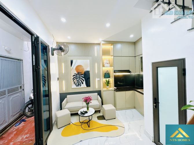 Bán nhà Minh Khai 14m2 - 3 tầng - giá 2.48 tỷ  + Ngõ to, gần phố, cách MP đúng 150m, ngõ v