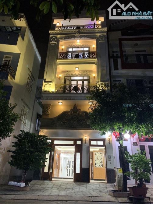Bán nhà 4 tầng đường Lê Thanh Nghị - Ngay đầu đường Phan Đăng Lưu. Dt 90m2 – Giá 13.5 Tỷ