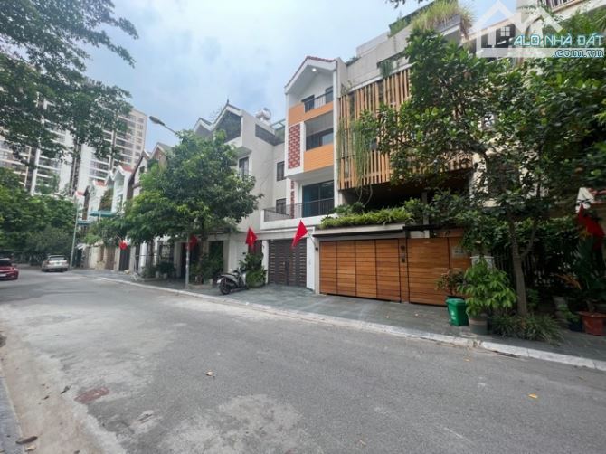 Bán Bt nhà vườn KĐT Việt Hưng 120m - Nội thất tiền tỷ - Chủ cắm NH, nhỉnh 20tỷ