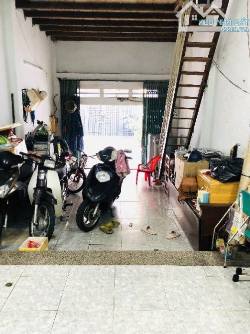 Nhà TO hẻm RỘNG giá RẺ, 60m2 Âu Dương Lân Q8, Xe Hơi Ngủ nhà, Chỉ nhỉnh 6 tỷ