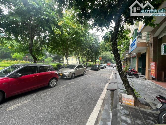 [SIÊU HIẾM] Bán nhà Khu TĐC Phố Trạm,Cổ Linh 100m - Ô tô tránh, vỉa hè - View vườn hoa
