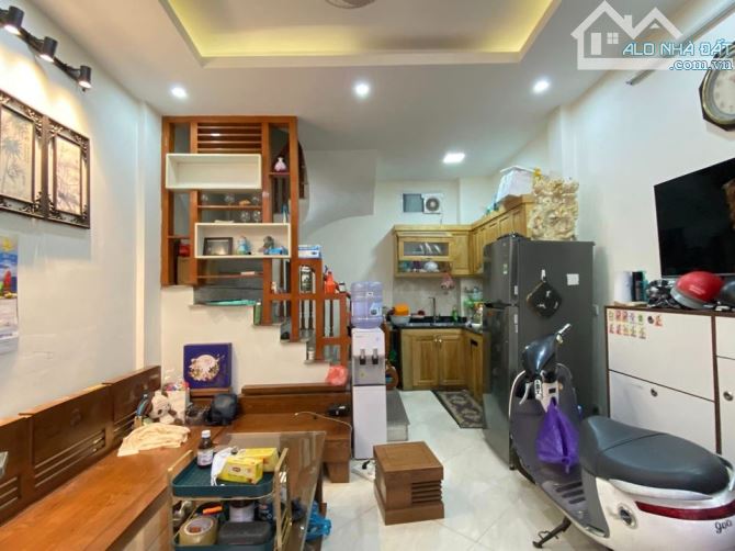Bán nhà Ngỗ Ô tô đỗ cửa ĐƯờng Trương Định Dt 50m Mt 5m x5 tầng Giá 8,5 tỷ - 1