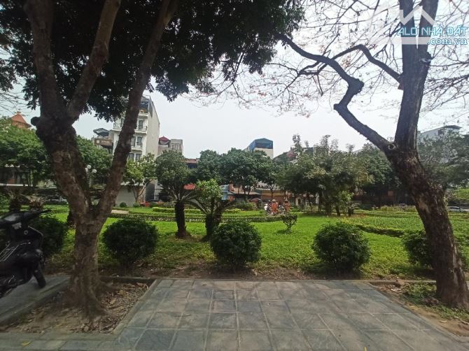 [SIÊU HIẾM] Bán nhà Khu TĐC Phố Trạm,Cổ Linh 100m - Ô tô tránh, vỉa hè - View vườn hoa - 1