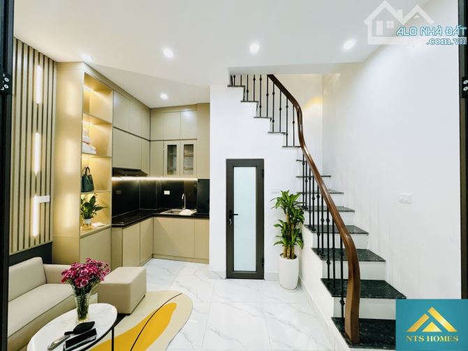 Bán nhà Minh Khai 14m2 - 3 tầng - giá 2.48 tỷ  + Ngõ to, gần phố, cách MP đúng 150m, ngõ v - 2
