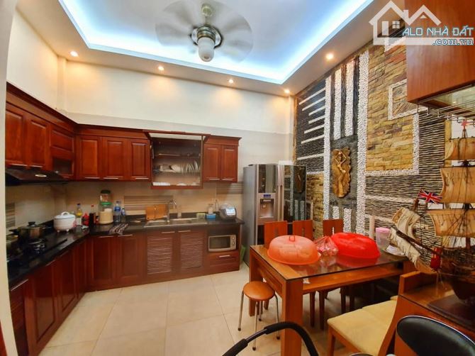 Bán nhà phân Lô Ô tô đỗ cửa phố Hoàng Văn Thái Dt 57m Mt 5m Giá 9,1 tỷ - 2