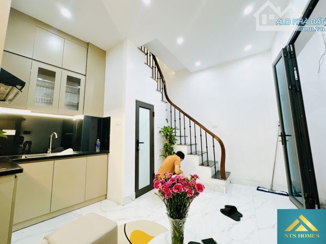 Bán nhà Minh Khai 14m2 - 3 tầng - giá 2.48 tỷ  + Ngõ to, gần phố, cách MP đúng 150m, ngõ v - 4