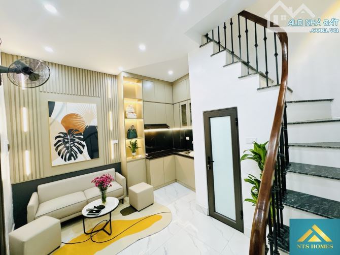 Bán nhà Minh Khai 14m2 - 3 tầng - giá 2.48 tỷ  + Ngõ to, gần phố, cách MP đúng 150m, ngõ v - 5