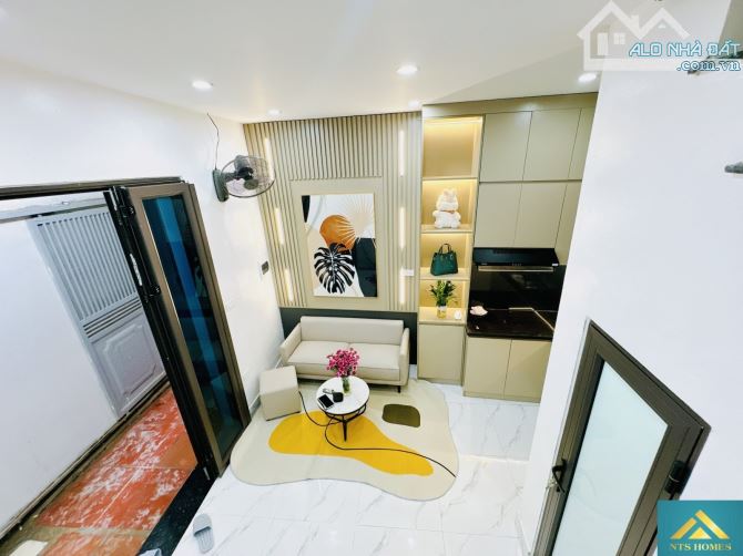 Bán nhà Minh Khai 14m2 - 3 tầng - giá 2.48 tỷ  + Ngõ to, gần phố, cách MP đúng 150m, ngõ v - 6