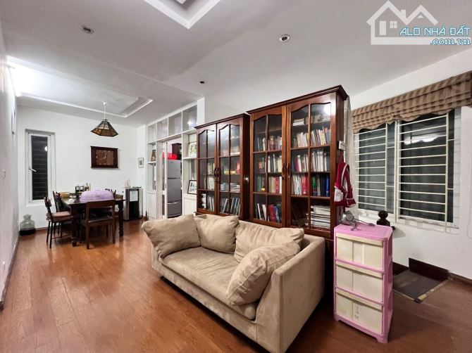 Bán nhà phân lô mặt ngõ Trần Quang Diệu, Đống Đa. DT 60m2 x 6 tầng, MT 6m. Giá 24 tỷ.