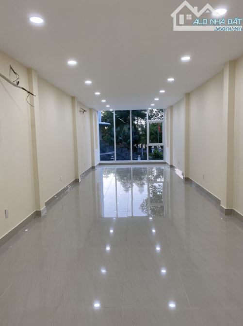 RẺ NHẤT, Q.7,  mặt tiền đường LÝ PHỤC MAN. Dt: 4,2m x 26m. Giá: 10,5 tỷ.