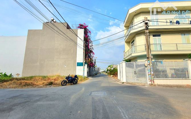 Bán lô góc hẻm 730 Lã Xuân Oai, Long Trường ,Quận 9 - DT : 92.5m2  - trục chính - 3