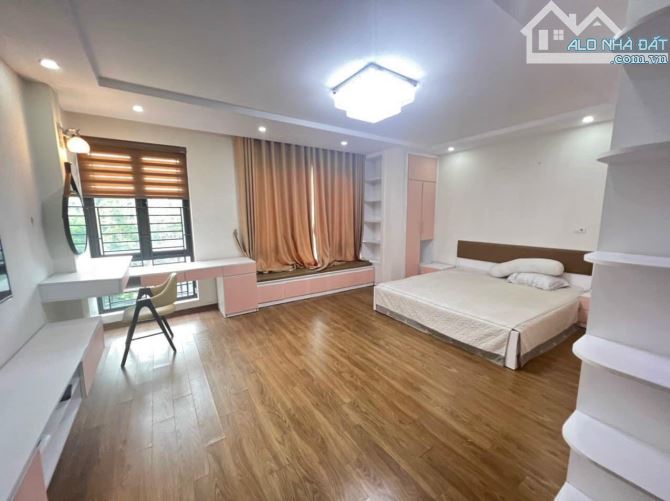 Cho thuê nhà Hoàng Quốc Việt, khu phân lô, ôtô đỗ cửa, DT 60m x 4 tầng, giá 18tr